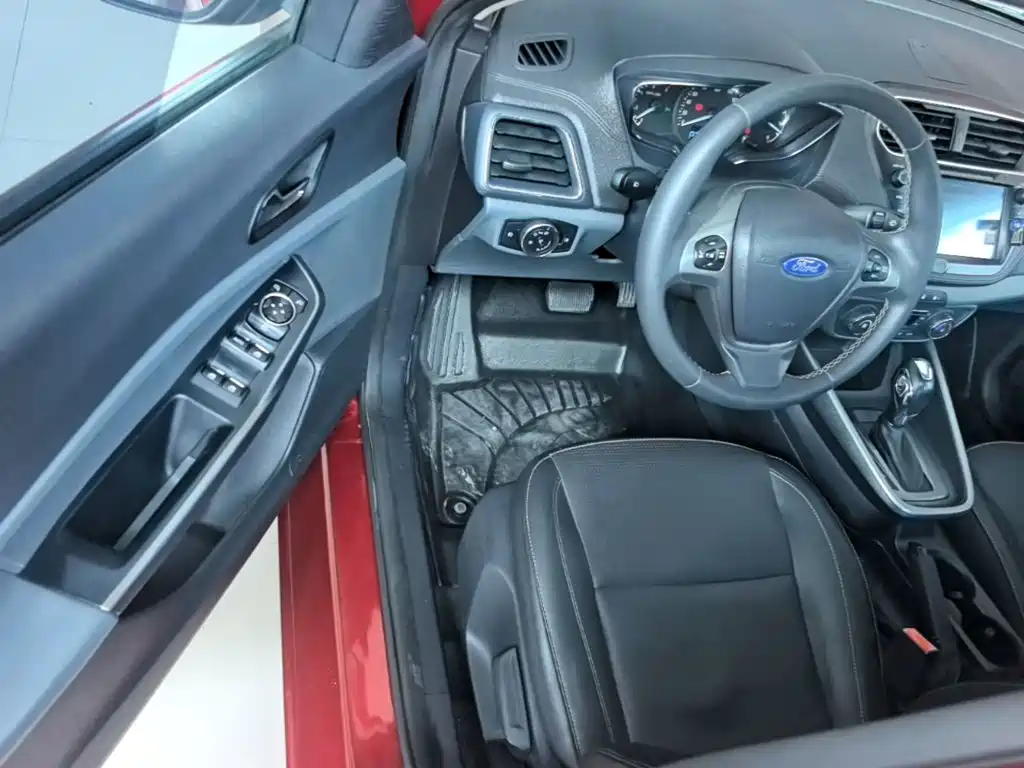 Ford Escort 2017 — фото 16