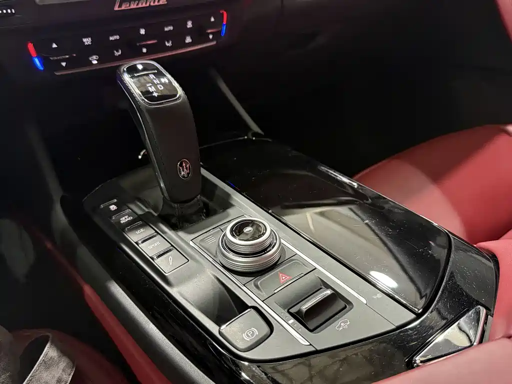 Maserati Levante 2021 — фото 15