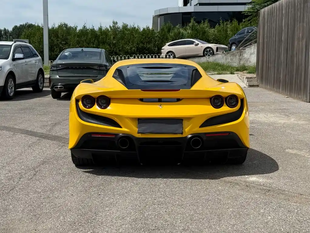 Ferrari F8 2023 — фото 12