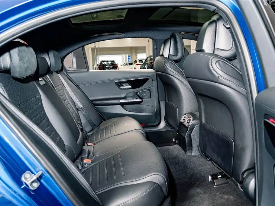 Mercedes-Benz C-Class 2023 — фото 18