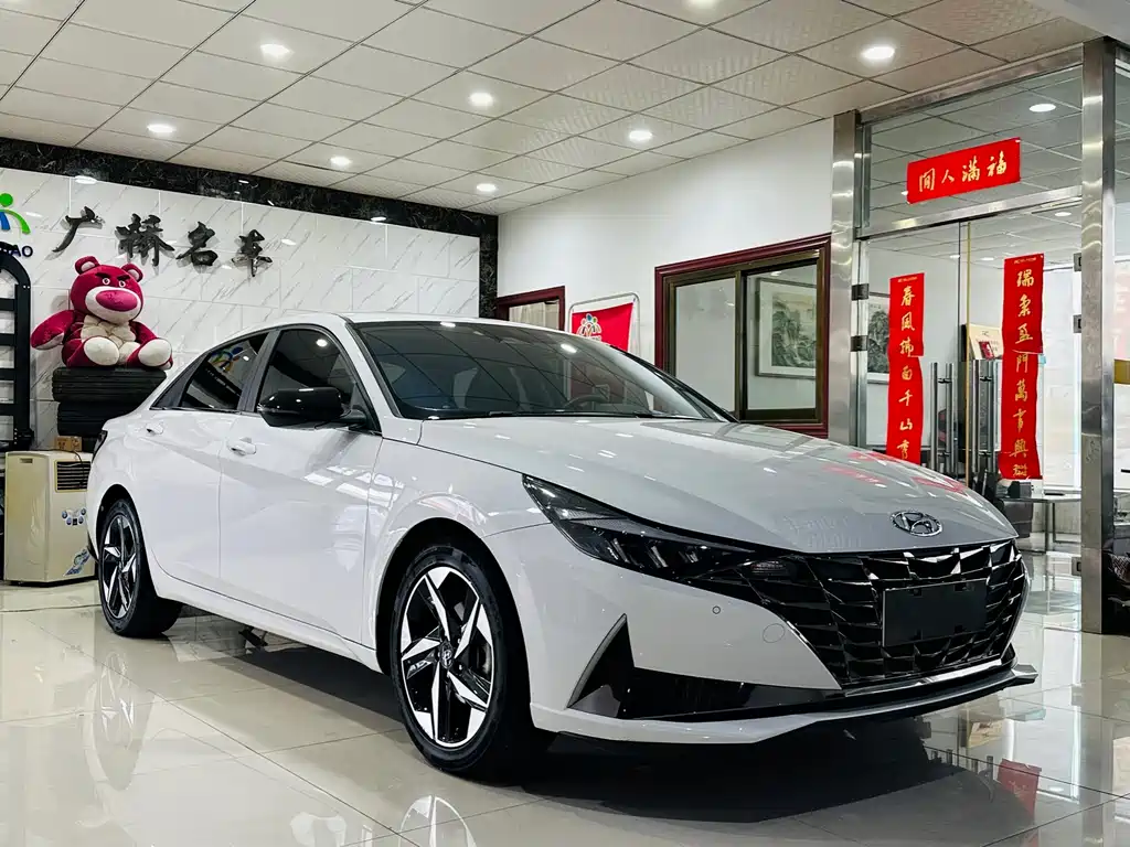 Hyundai Elantra 2022