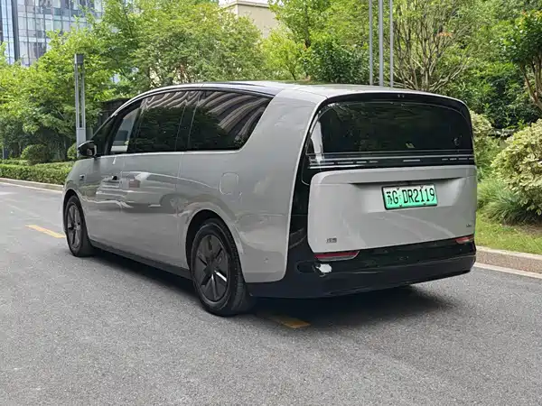 Li Auto MEGA 2025