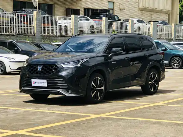Toyota Crown Kluger 2024
