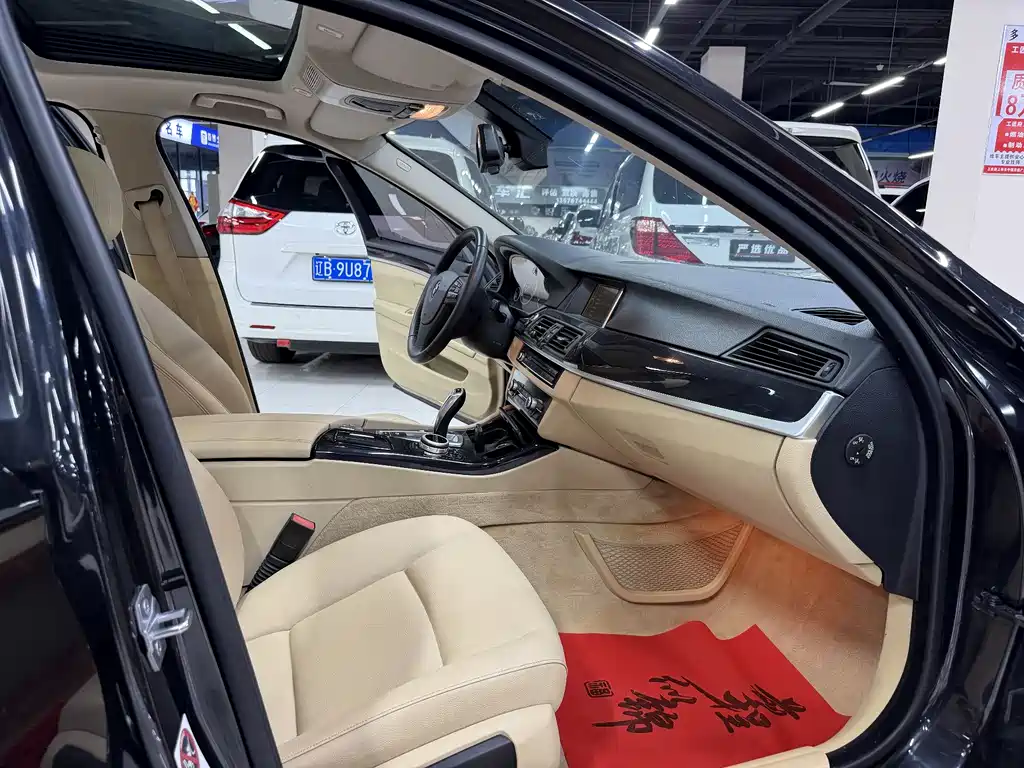 BMW 5 Series 2015 — фото 10