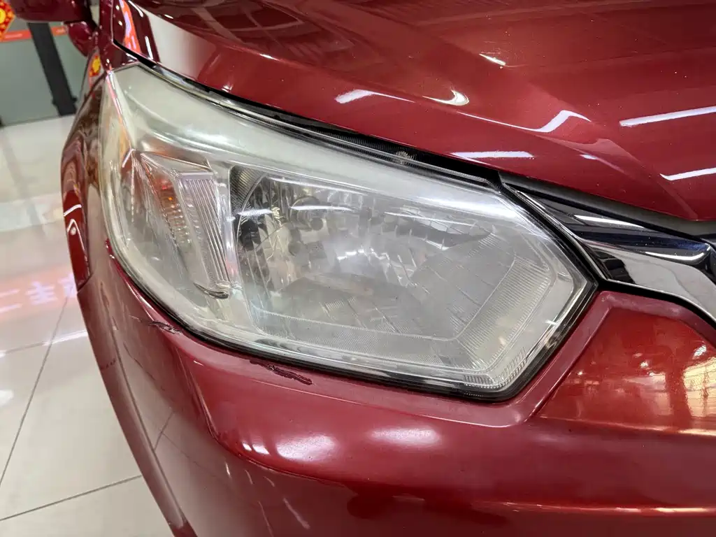 Venucia R50 2015