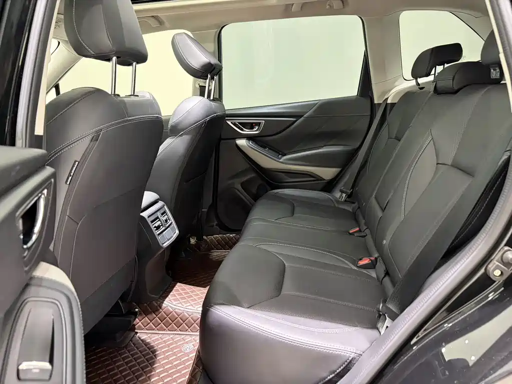 Subaru Forester 2023 — фото 18