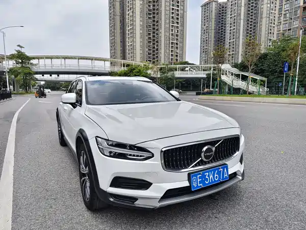 Volvo V90 2023