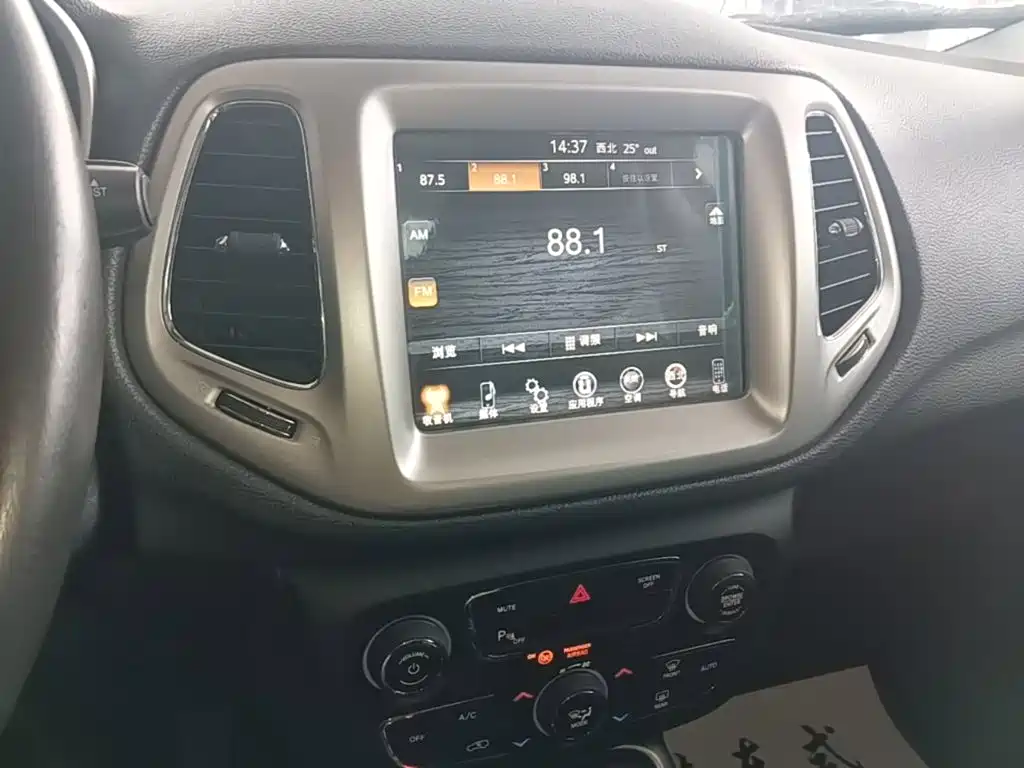 Jeep Compass 2017 — фото 13
