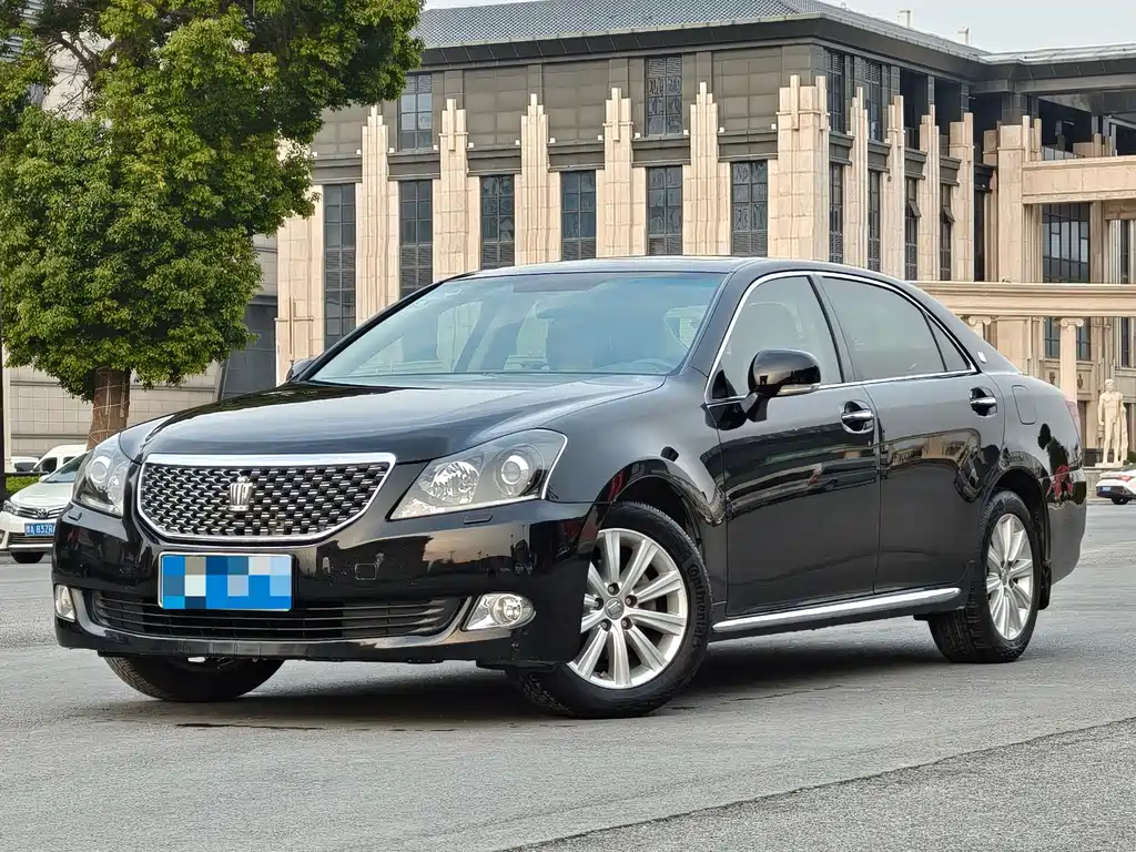 Toyota Crown 2012 — фото 1