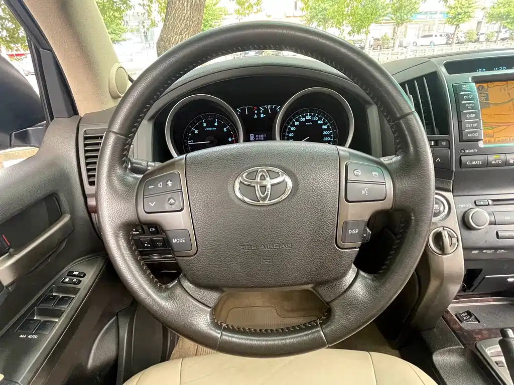 Toyota Land Cruiser 2010 — фото 13