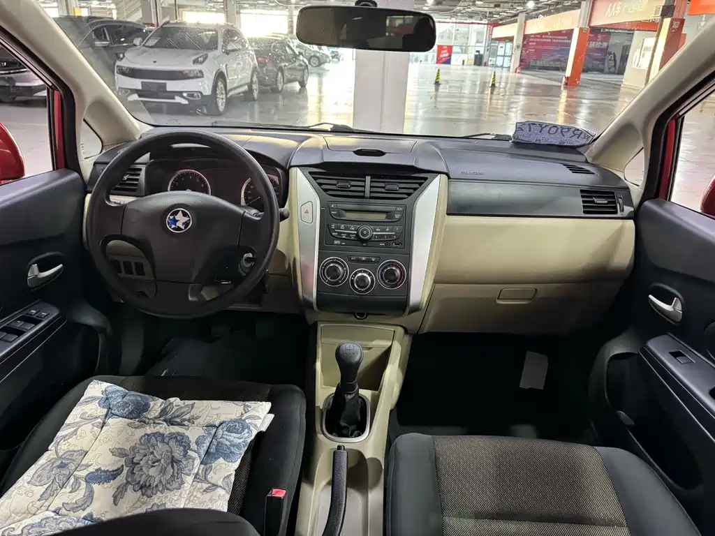 Venucia R50 2015