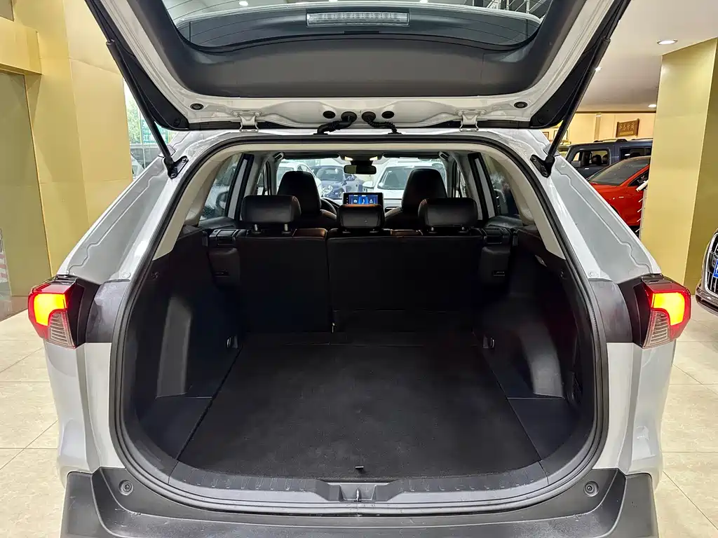 Toyota RAV4 2020 — фото 20