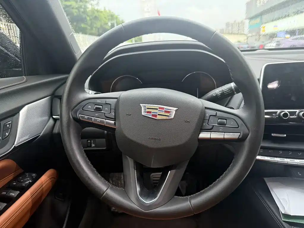 Cadillac CT4 2023 — фото 14