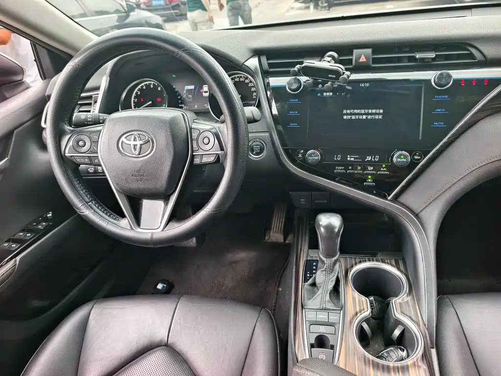 Toyota Camry 2019 — фото 15