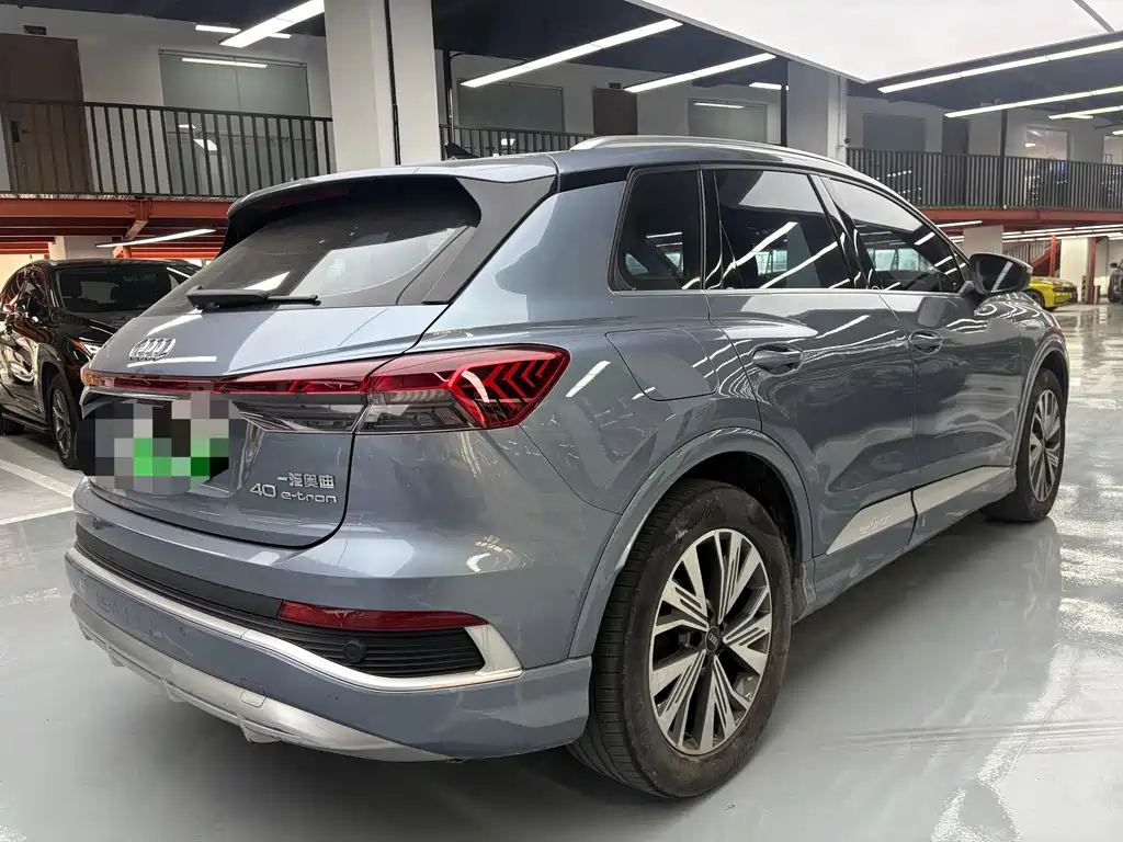 Audi Q4 E-Tron 2023 — фото 18