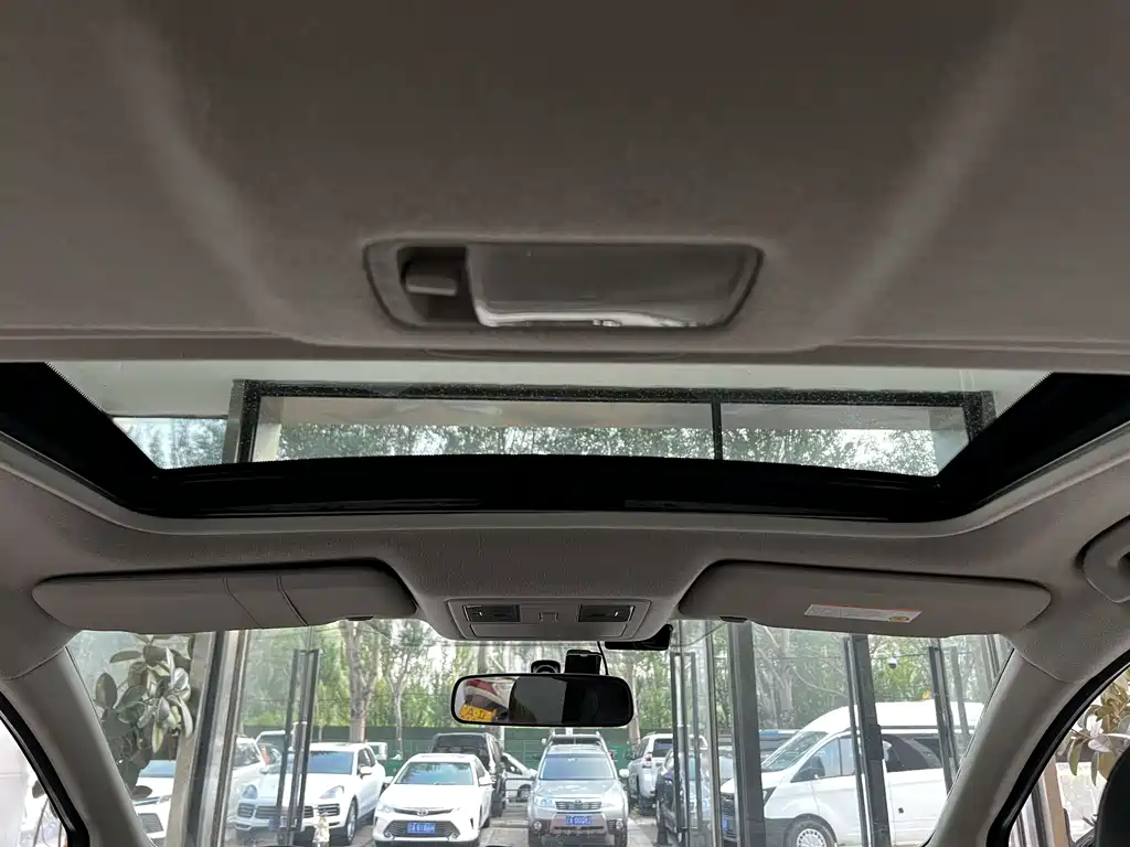Nissan Tiida 2015 — фото 17