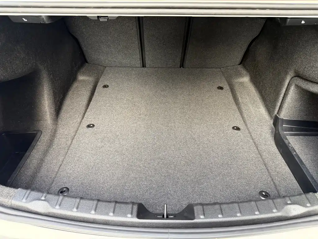 BMW 3 Series 2017 — фото 12