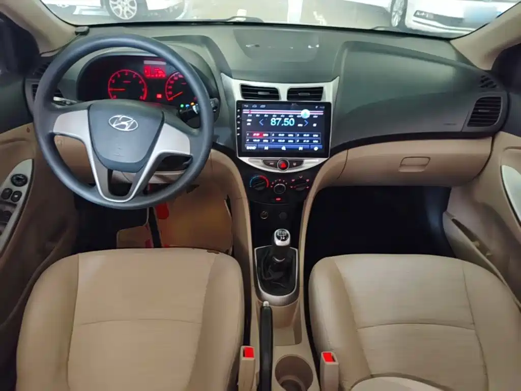 Hyundai Accent 2018 — фото 10