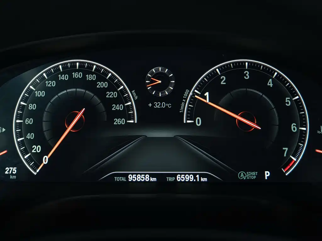 BMW 5 Series 2019 — фото 15