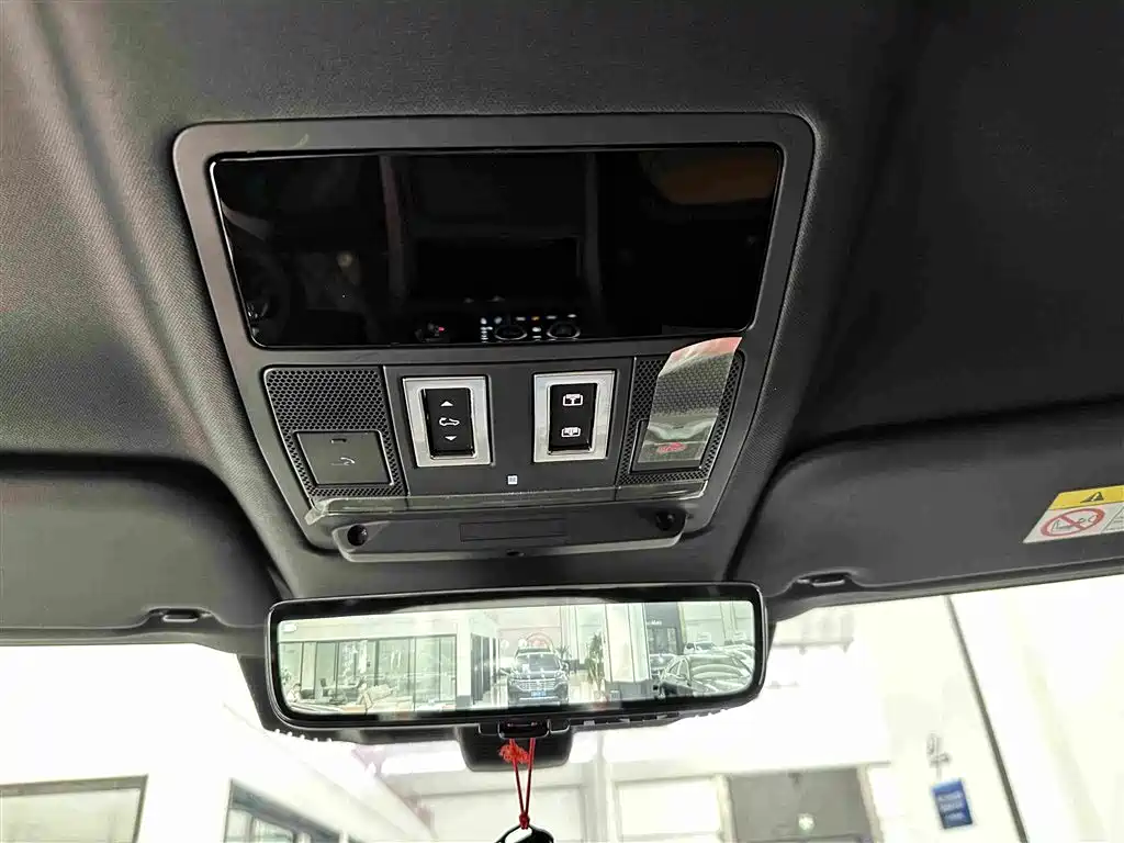 Land Rover Defender 2024 — фото 16