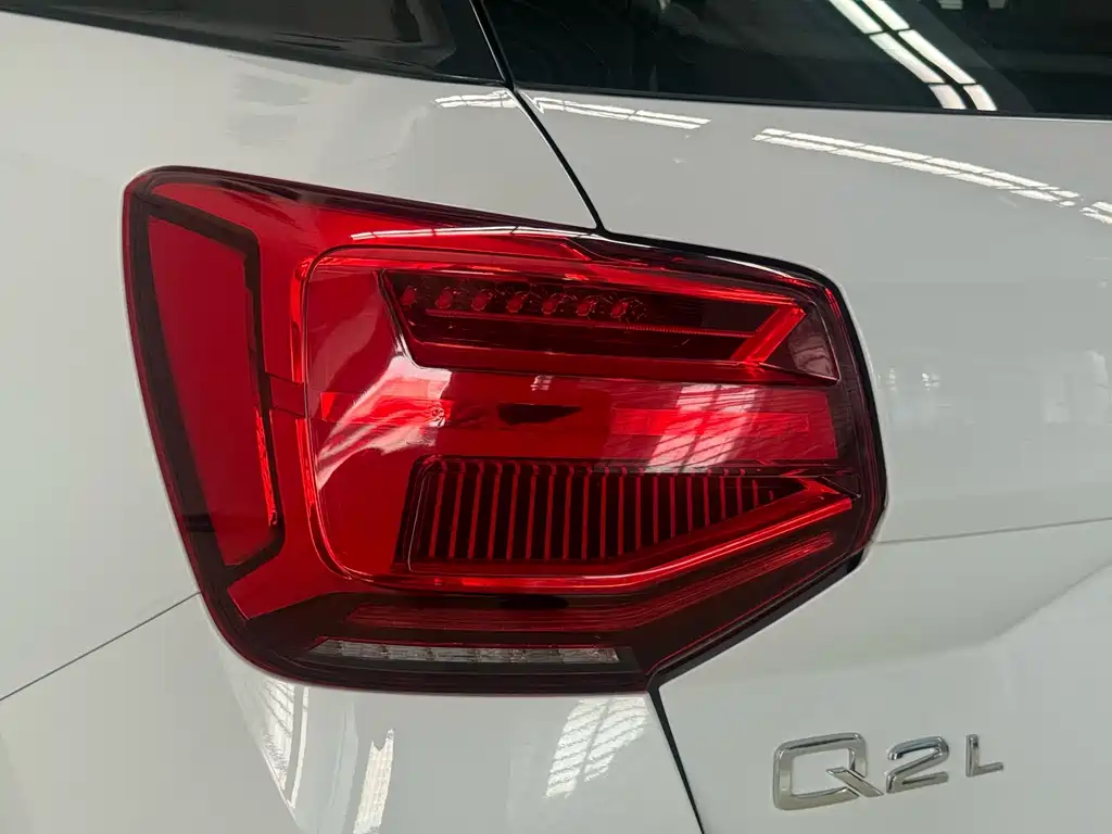 Audi Q2L 2024 — фото 11