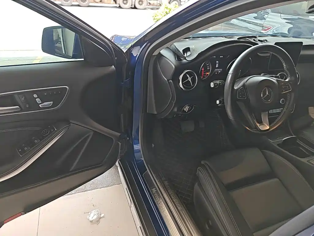 Mercedes-Benz GLA 2018 — фото 16