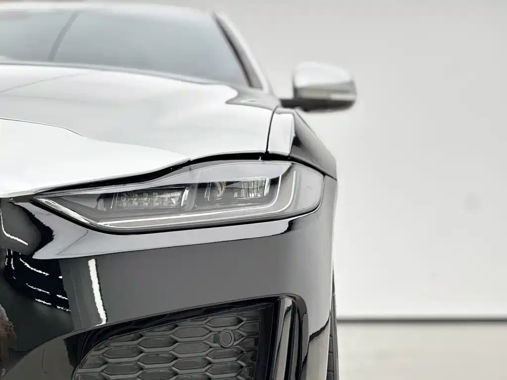 Jaguar XEL 2021 — фото 15