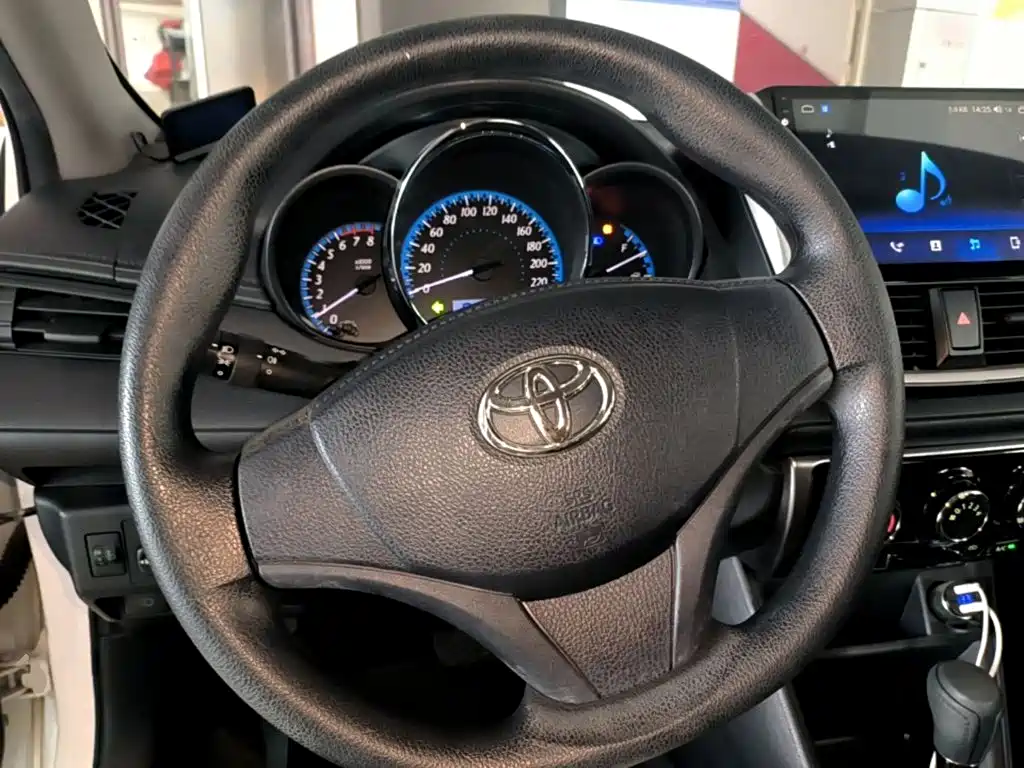 Toyota Yaris L 2019 — фото 11