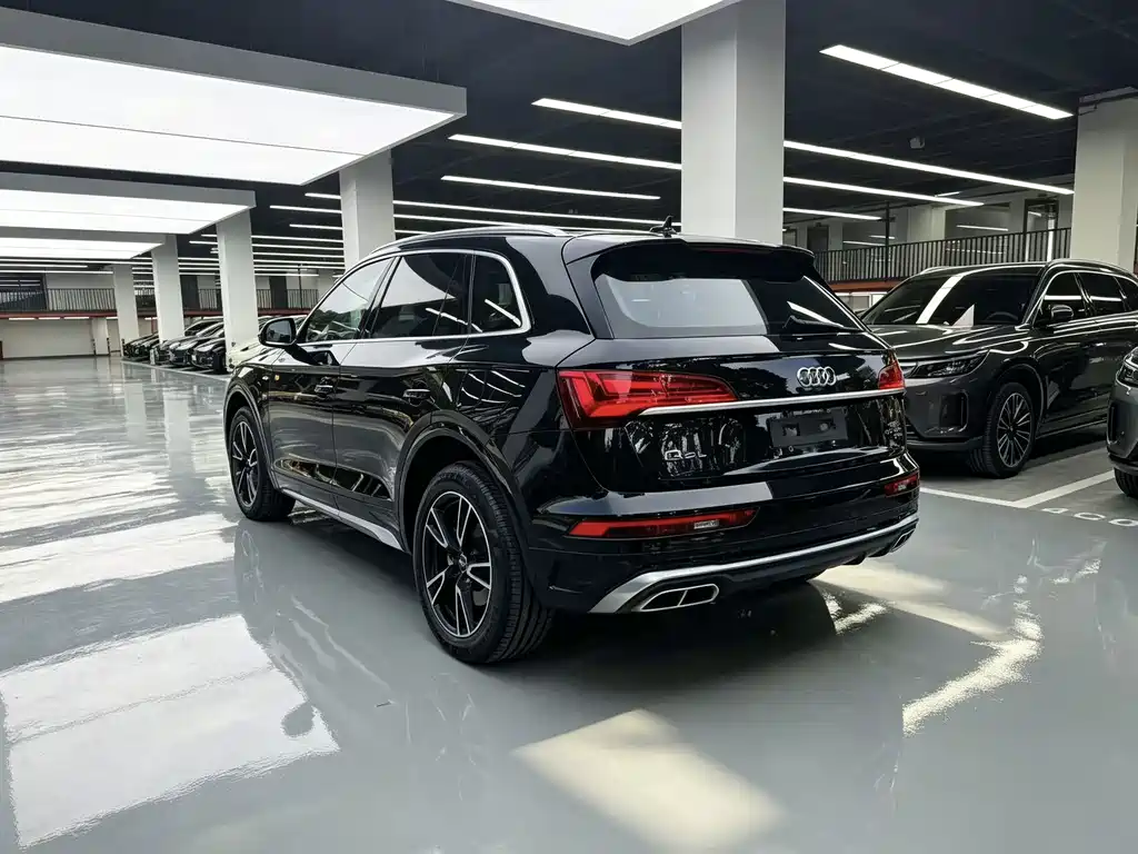Audi Q5L 2022 — фото 18
