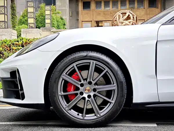 Porsche Panamera 2025
