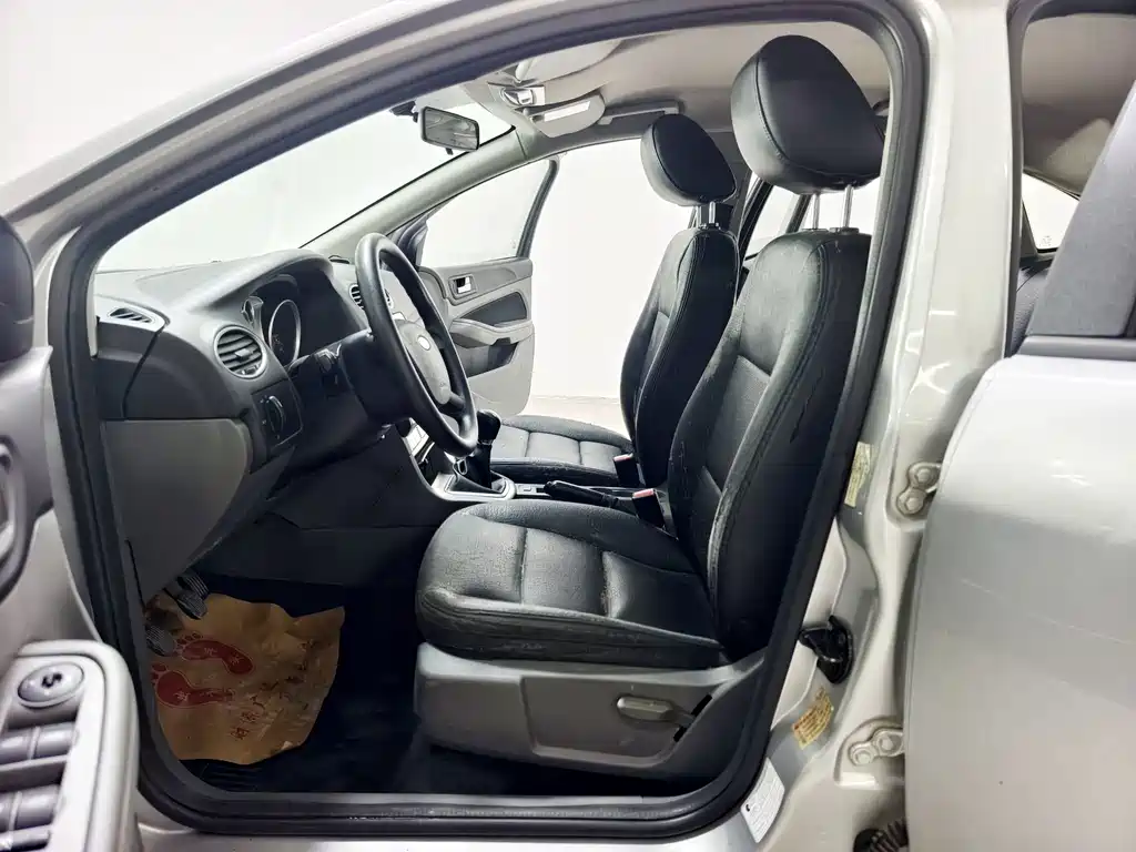 Ford Focus 2013 — фото 10