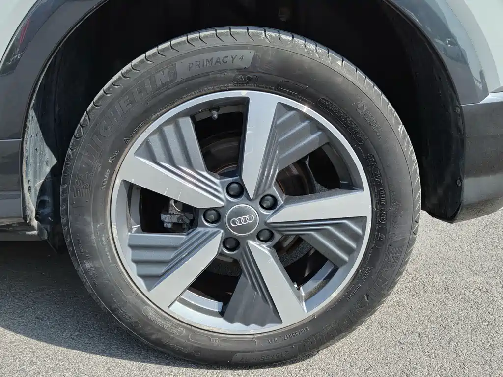 Audi Q2L E-Tron 2020 — фото 16