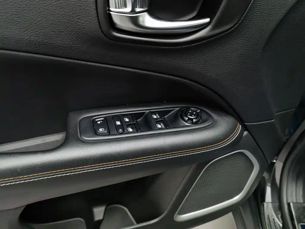 Jeep Compass 2018 — фото 9