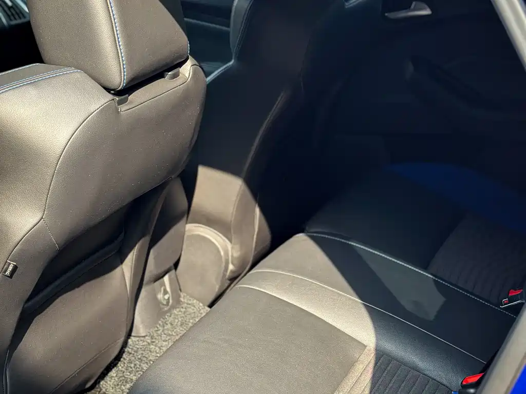 Ford Focus 2014 — фото 18