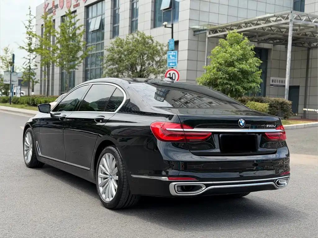 BMW 7 Series 2018 — фото 14