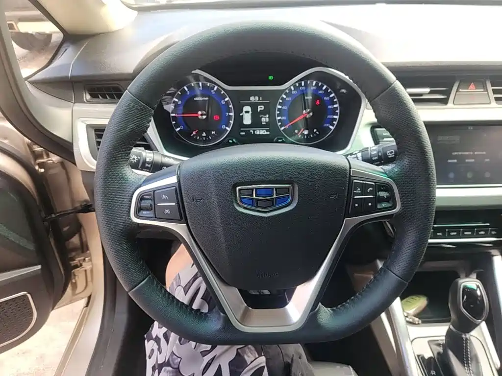 Geely Vision X3 2018 — фото 11