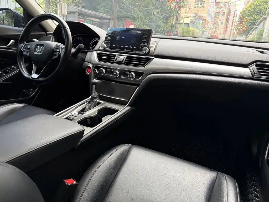 Honda Accord 2018 — фото 8