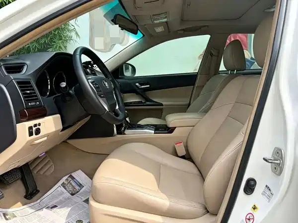 Toyota Reiz 2012