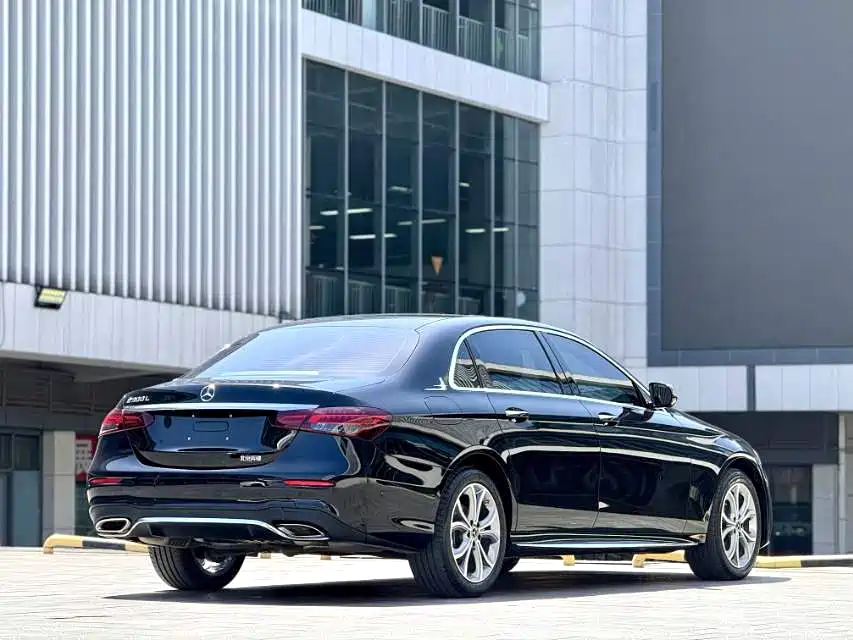 Mercedes-Benz E-Class 2023 — фото 18