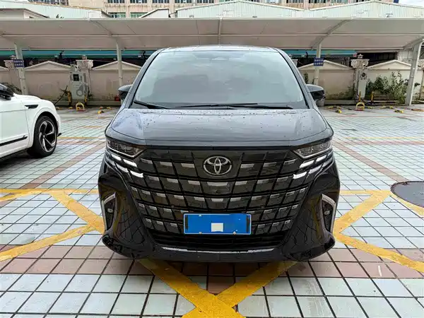 Toyota Alphard 2025