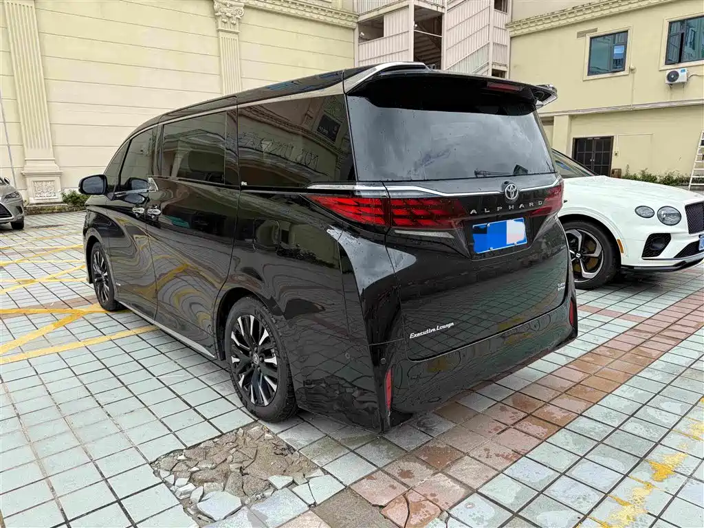 Toyota Alphard 2025 — фото 13
