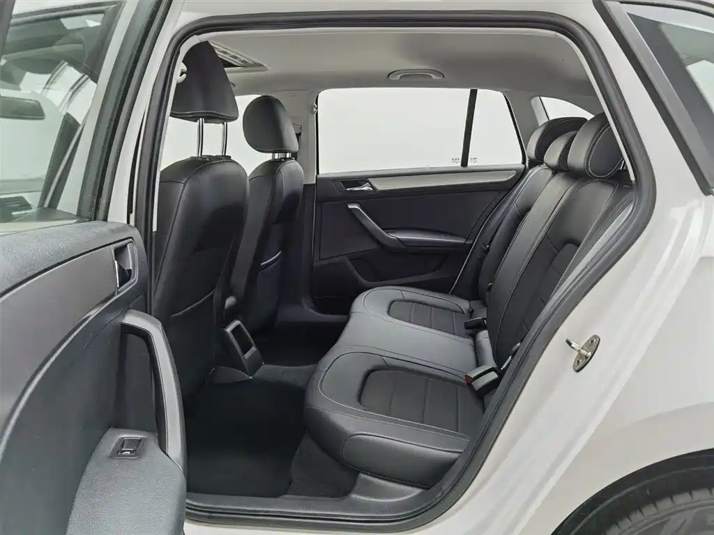 Skoda Rapid Spaceback 2016 — фото 15