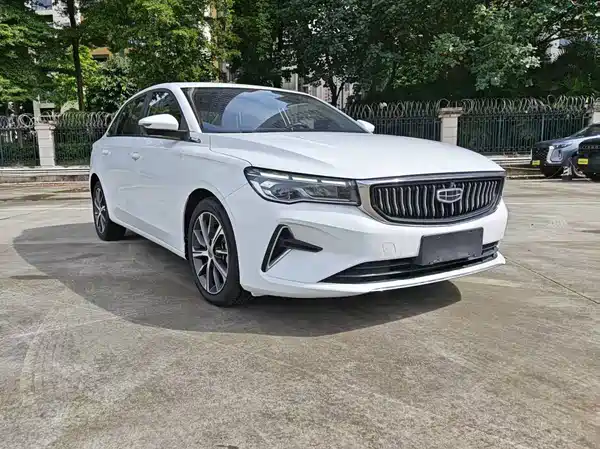Geely Emgrand 2021