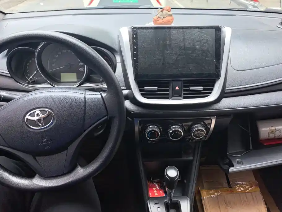 Toyota Yaris L 2020 — фото 12
