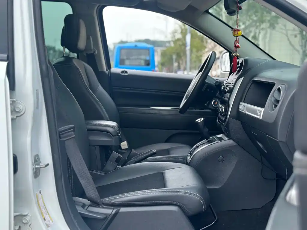 Jeep Compass 2014 — фото 21