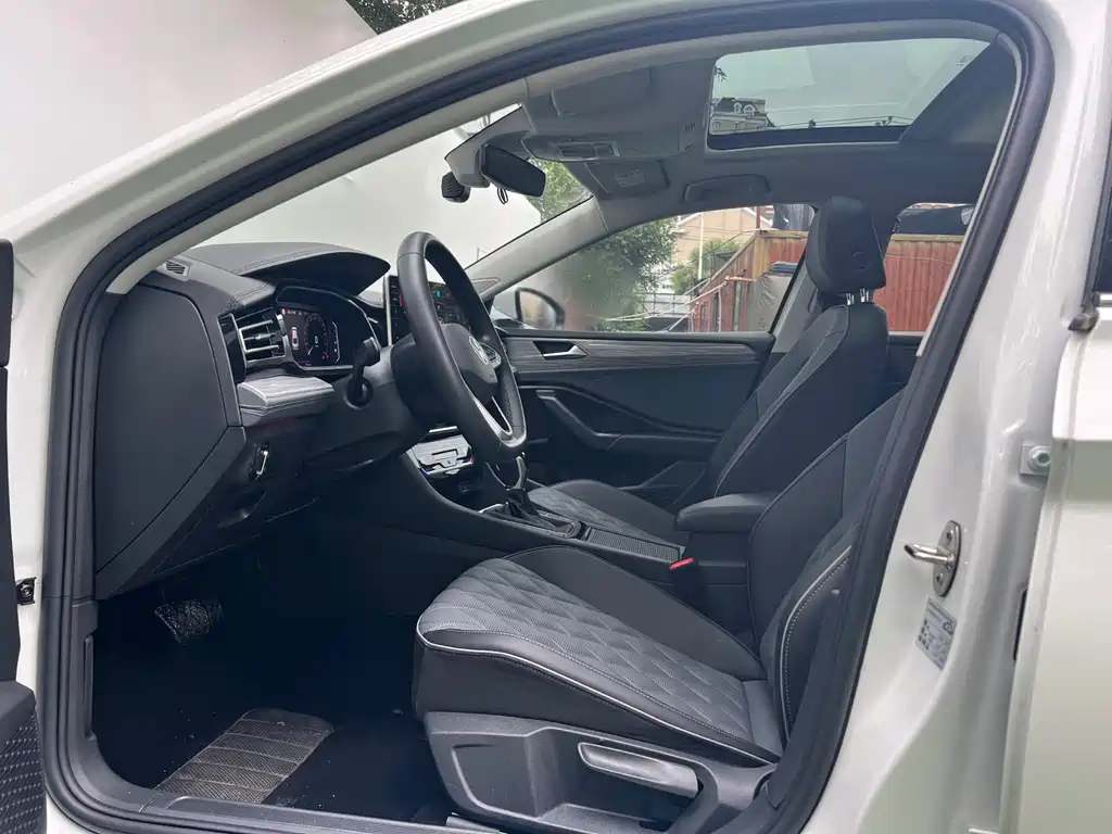 Volkswagen Sagitar 2022