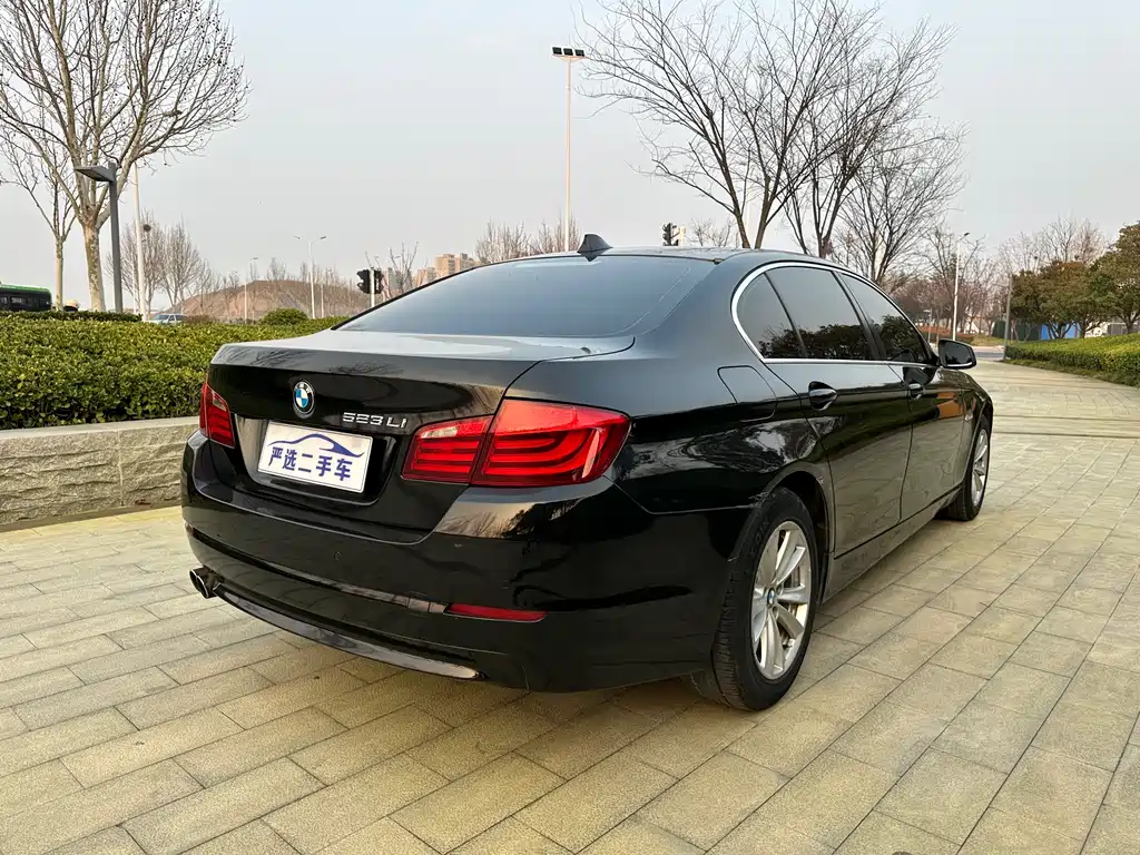 BMW 5 Series 2012 — фото 13