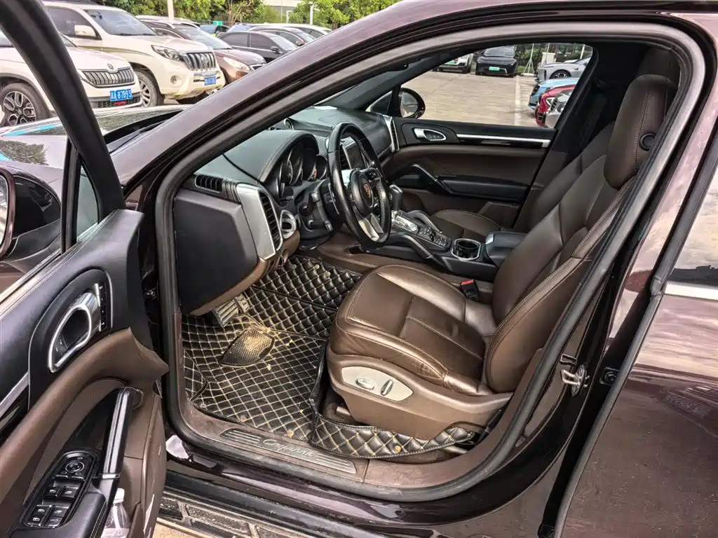 Porsche Cayenne 2016 — фото 11