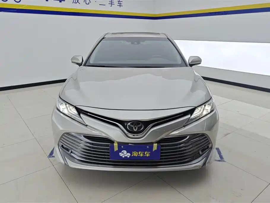 Toyota Camry 2019 — фото 2