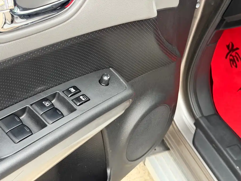 Nissan X-Trail 2011 — фото 20